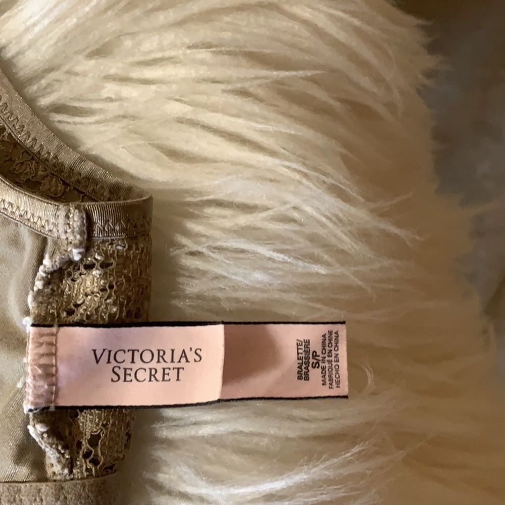 Victoria’s Secret Brassiere - Picture 7 of 7
